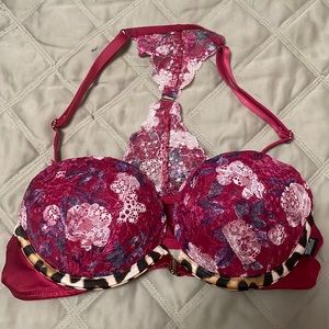 A very pretty lace detailed bra from VS PINK